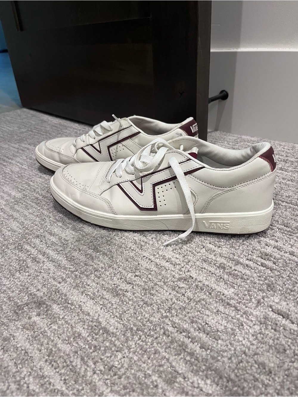 Vans Men's Low-Top Sneakers in White with Burgundy Details